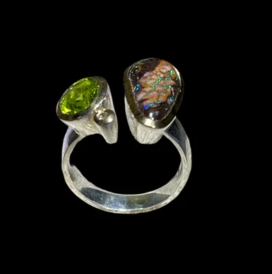Boulder Opal Ring mit Peridot in Silber mit vergoldeter Fassung - Bild 1 von 4