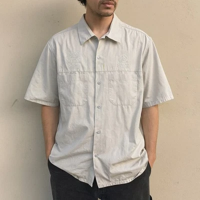 Camisa De Colección Stussy Abotonada Hombres Grande Gris Claro Tribu Internacional Ropa de Trabajo Foto 1 de 4