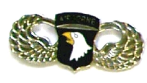 PIN SOLAPA SOMBRERO MILITAR - 101er PIN ALA AEROTRANSPORTADA - NUEVO - Imagen 1 de 1