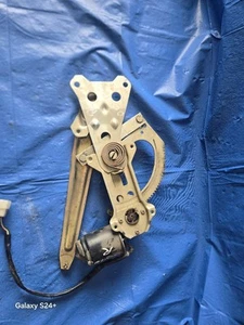 81 TOYOTA CELICA RIGHT/PASSENGER SIDE FRT POWER WINDOW REGULATOR AND MOTOR 18370 - Picture 1 of 2