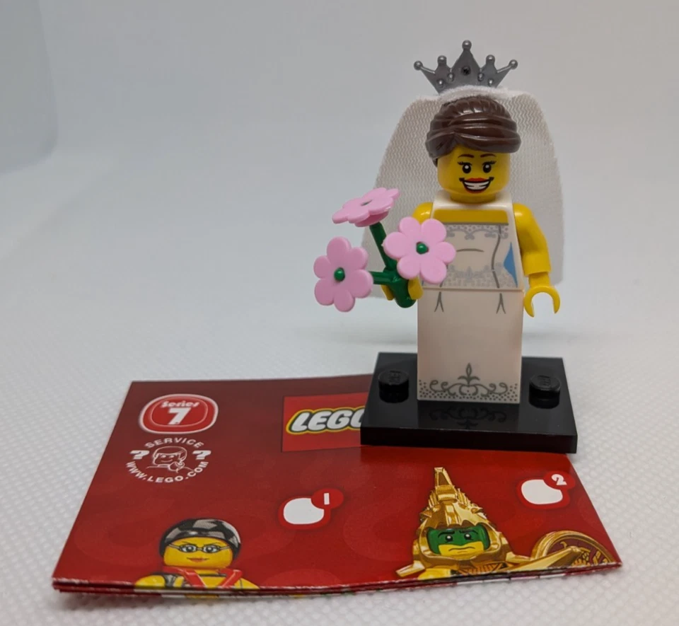LEGO 8831 Collectible Minifigures Series 7 Bride - Brand New - Image 1 of 1