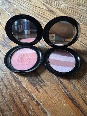 Lot SIGNATURE CLUB A Tone-On-Tone Soft Focus Blush Eyeshadow multi-colored - Image 1 of 4