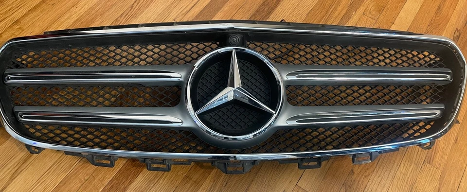 2017-2020 梅赛德斯奔驰 E300 E400 格栅/铬合金成型/相机/OEM 徽章 — 第 1/4 张图片