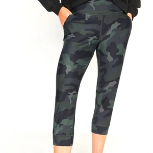 Old Navy Womens Crop Camo High Rise Powersoft Joggers NEW - Picture 1 of 8