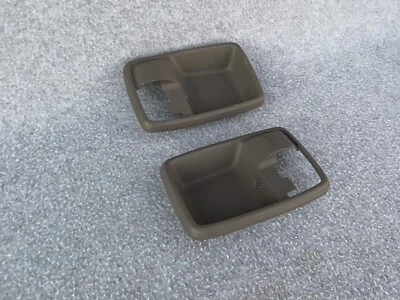 Cubierta interior de manija de puerta Isuzu Trooper 1986-1991 gris izquierda derecha OEM Foto 1 de 4