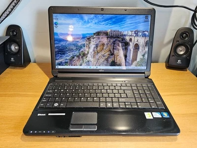 15" Fujitsu LifeBook AH530 Pentium 2.13GHz 4GB 120GB SSD Black Windows 10 Laptop - Image 1 of 4