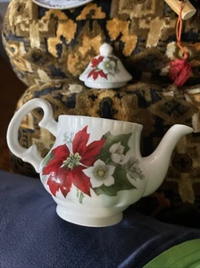 Vintage Southfields Poinsettia Tea Pot Small Fine Bone China Made in England - Picture 1 of 24