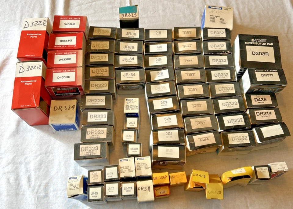Лот из 73 новых из старых запасов винтажных колпаков и роторов для восстановления распределителя зажигания двигателя - Изображение 1 из 4