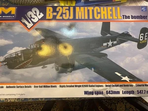 HK Models Maßstab 1:32 B-25J Mitchell Medium Bomber; 01E01; 2012 - Bild 1 von 3