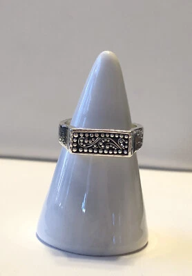 Anillo banda granulada Lois Hill de plata de ley (6,79 G) - talla 7,5. Foto 1 de 4