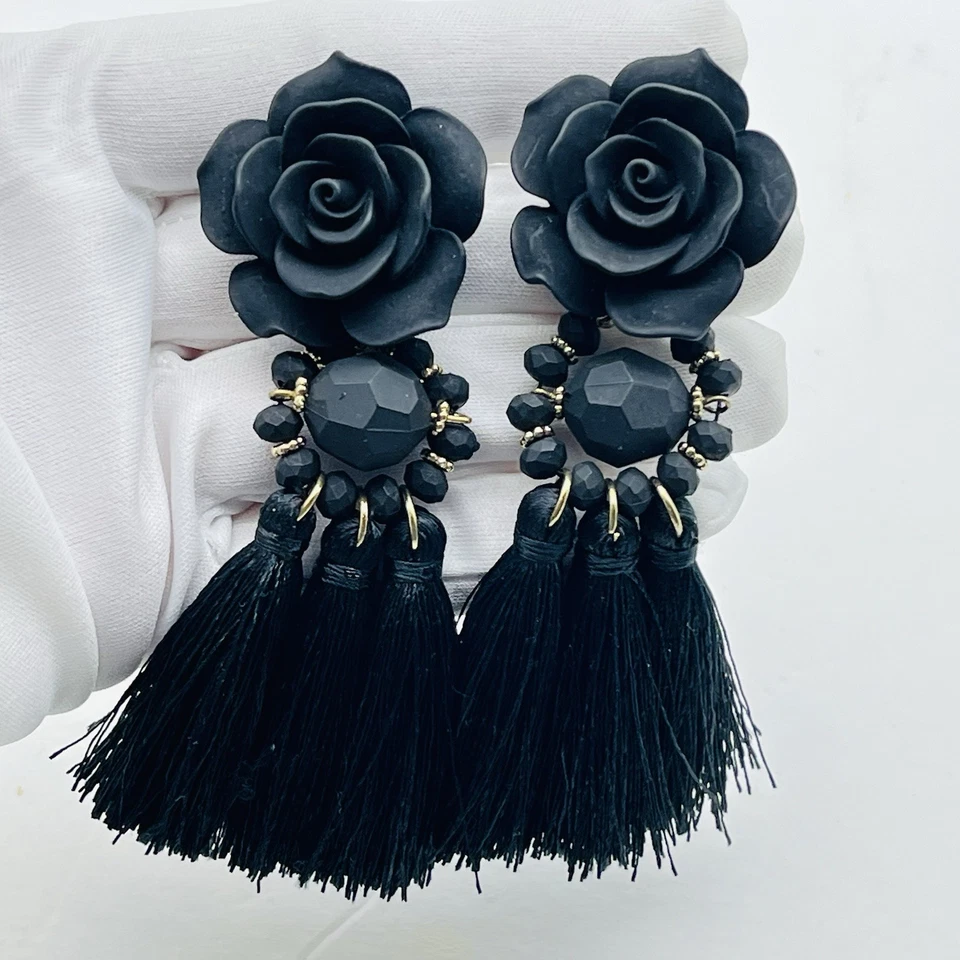 Pendientes perforados con borla rosa negra 3,75" longitud plumero flecos desfile arrastre Foto 1 de 4