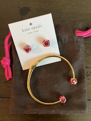 Kate Spade Lady Marmalade 开放式袖口铰边铺面金色手链套装粉色宝石 — 第 1/4 张图片