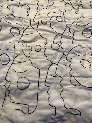 Cortina de ducha blanca y negra caras objetivo Opal House Jungalow cortina de ducha Foto 1 de 4