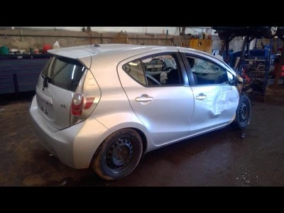 Pinza de conductor delantera Prius C VIN B3 7º y 8º dígito compatible con 12-19 PRIUS 4657580 Foto 1 de 4