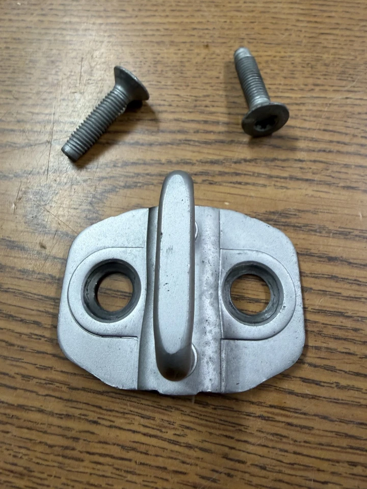 2009-2024 Dodge Ram 1500 2500 3500 trava de porta atacante com parafusos - Imagem 1 de 1