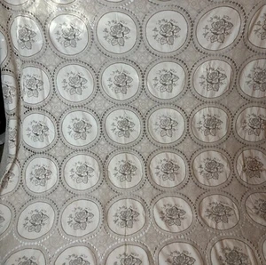 Vintage bestickte Blumen Medaillon gehäkelte Tischdecke Ecru 70”x84” - Bild 1 von 6
