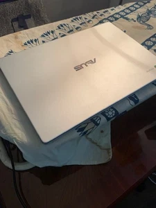 Asus C423NA 14" Chromebook 4 GB RAM 32GB SSD Intel® Celeron® ChromeOS - Silver - Picture 1 of 12