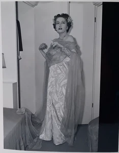 2/11/49 ORG Snapshot Gloria Swanson Standing Court Dress Sunset Blvd 4 x 5 JRR17 - Picture 1 of 4