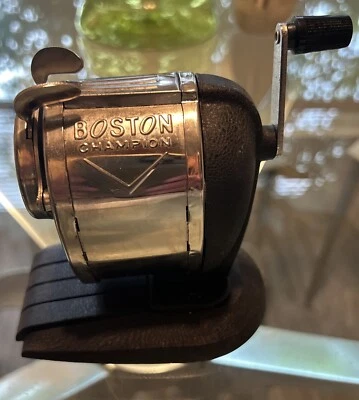 Sacapuntas de metal Boston Champion mesa de manivela de alimentación de pellizco escuela de EE. UU. Foto 1 de 4