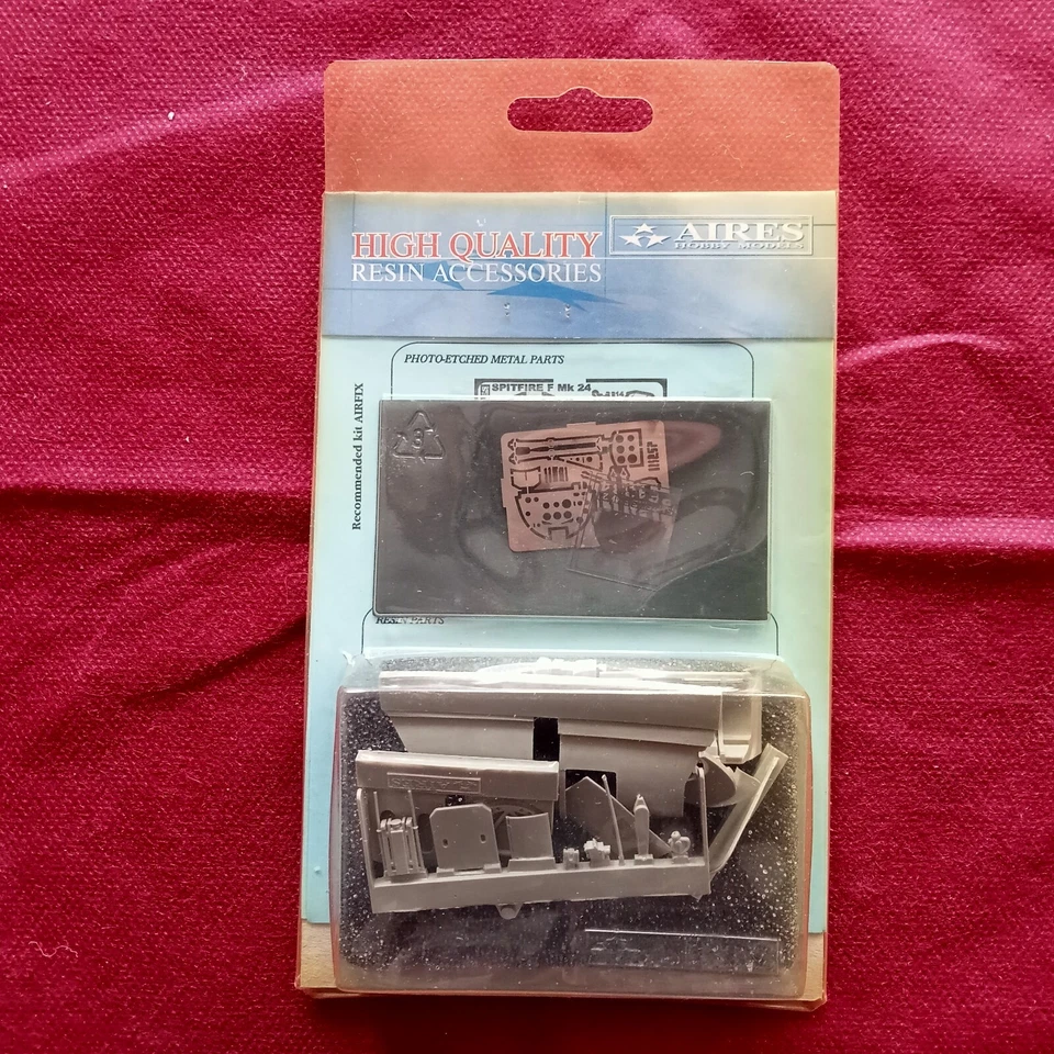 Spitfire F Mk.24 Cockpit set for Airfix kit - scala 1/48 Aires 4334 - Immagine 1 di 1