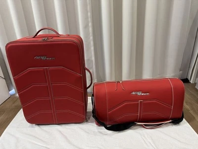Juego de 2 maletas de transporte Ferrari 488 Spider y bolsa Boston Foto 1 de 4