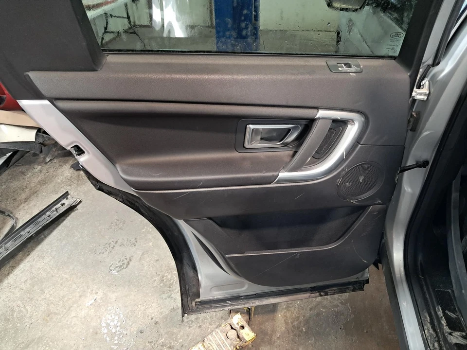 Used Rear Left Door Interior Trim Panel fits: 2019 Land rover Discovery sport  G Foto 1 de 4