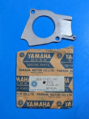 NOS YAMAHA DT100 MX100 RT100 YZ175 BEARING COVER PLATE PART# 1G8-17471-00-00 - Image 1 of 4