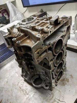 Engine Cylinder Block For 12-16 BMW 528i  2.0 7587604 - Image 1 of 4