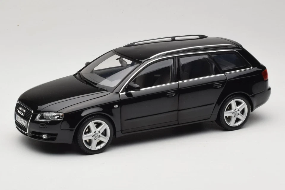 5010404225 Audi A4 B8 Avant 3.2 quattro negro Minichamps 1:18 Foto 1 de 4