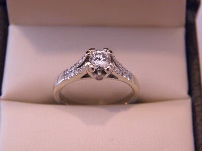 TOP-QUALITY ESTATE 14K WG NATURAL DIAMOND RING - NEAR MINT COND! SIZE 6.75 - Image 1 of 4