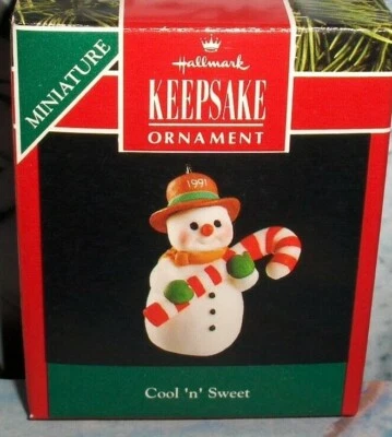 Cool N Sweet 1991 miniatura - muñeco de nieve es genial, bastón de caramelo dulce, adorno distintivo Foto 1 de 4