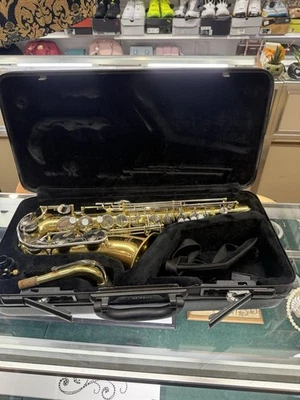 Saxofón alto Yamaha YAS-23 con estuche y boquilla. Hecho en Japón K1 Foto 1 de 4