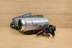 Sony HDR-SR5 4 MP 40GB Hard Disk Drive Camcorder, Carl Zeiss Lens, Full HD Video - Photo 1 sur 9