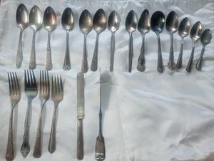 Lot Of 20 Various Pieces Of Silverware Wm A Rogers Bros. - Picture 1 of 5