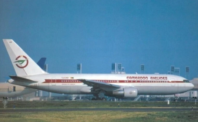 Cameroon Airlines Boeing 767-200 TJ-CAD @ Paris CDG 2001 - postcard - Image 1 of 1