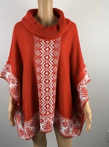 Neu schwarze Nieten Damen Poncho/Cape rot/weiß Schneeflocke Gr. S/M Acrylmischung - Bild 1 von 8