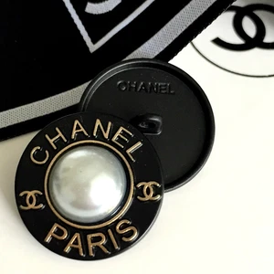 Ø 22 mm Set 2 Ersatzknöpfe Metall Knöpfe CC Chanel Knopf gestempelt Logo Perlen - Bild 1 von 7