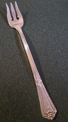 Tenedor de cóctel de plata esterlina Reed & Barton Heritage 5 1/2" 19,57 g peso chatarra Foto 1 de 4