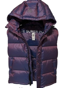 Gilet Aritzia Super Puff piumino d'oca 700+ marlberry/viola nuovo con etichette taglia XXS - Foto 1 di 9