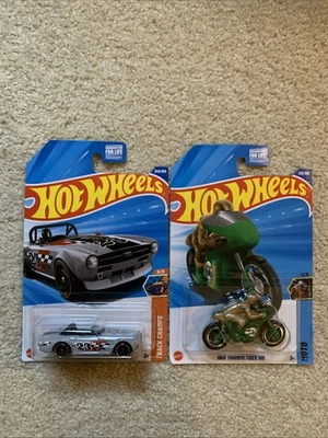 Hot Wheels Treasure Hunt 1966 Triumph Tiger 100 2025 + Triump TR6 lote de 2 Foto 1 de 4