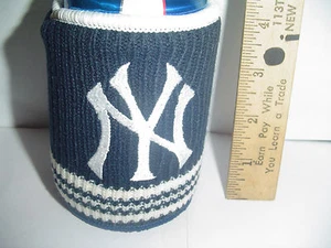 Soporte de béisbol de los Yankees de Nueva York MLB lata de cerveza lana tejido COOLIE - Imagen 1 de 4