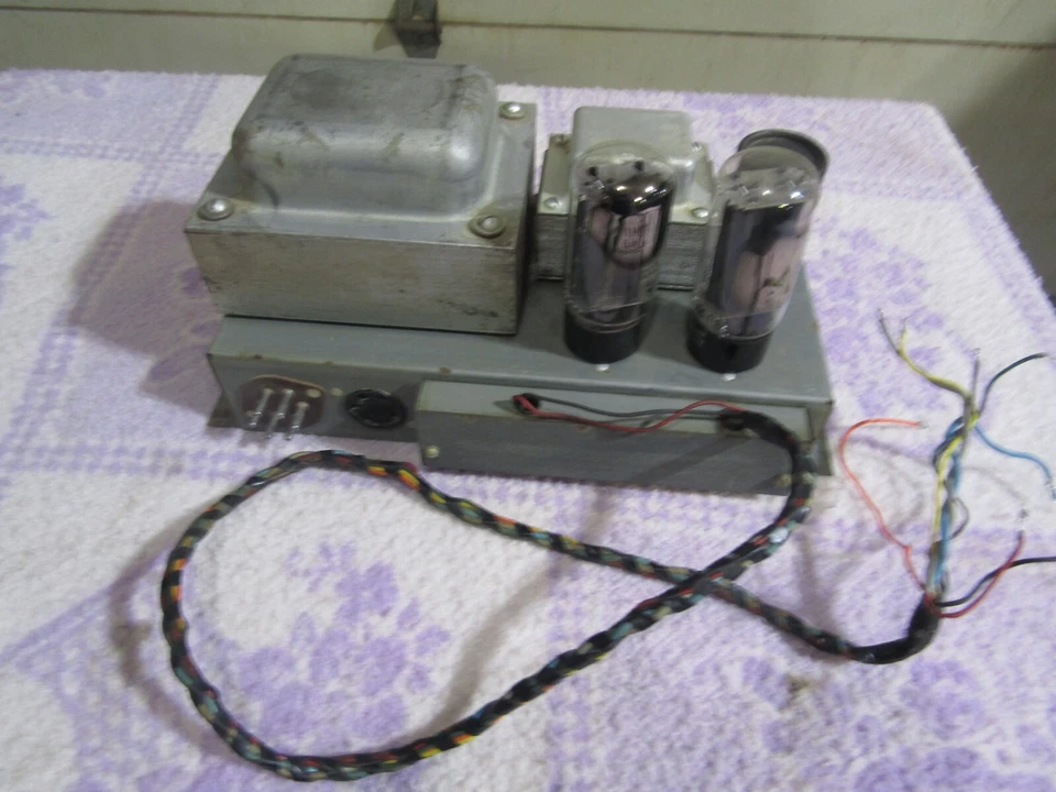 HAMMOND  PR-40  AO-32-1 Amplifier - Image 1 of 4