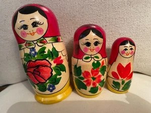 Matryoshka, Babouchka, Poupée russe, gigogne bois peint "fille fleur" 3 pièces - Imagen 1 de 4