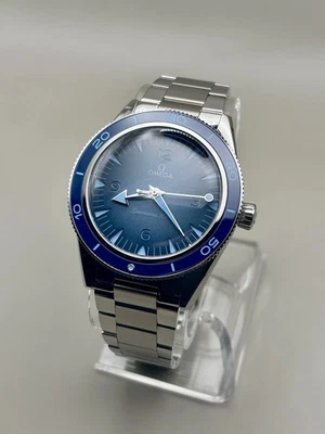 OMEGA Seamaster 300 "Azul Verano" 75 Aniversario 234.30.41.21.03.002 Foto 1 de 4
