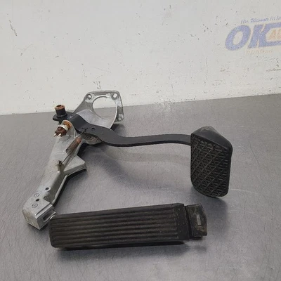 89 1989 Mercedes Benz 560SL ACELERADOR PEDAL DE ACELERADOR CON PEDAL DE FRENO Foto 1 de 4