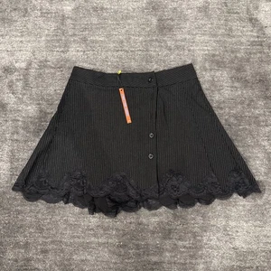 NUEVO CON ETIQUETAS UNIF Falda Becca Negra con Ribete de Encaje Talla XS Grunge Gótica Y2K - Imagen 1 de 7