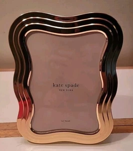 KATE SPADE NEW YORK Lenox South Street 5x7 Gold Wave Frame - Picture 1 of 5