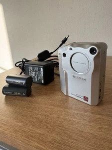 PORSCHE DESIGN Fujifilm FinePix 6800 Zoom Digitalkamera mit Ladegerät FUNKTIONIERT LESEN - Bild 1 von 12
