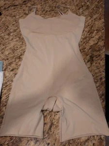 SPANX Lightweight Body Shaper - M - Scoop Neck, Adj. Straps, Thigh Length - Picture 1 of 8
