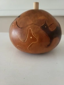 Peruvian Folk Art Carved Gourd Kitties Cats Trinket Box - Picture 1 of 8